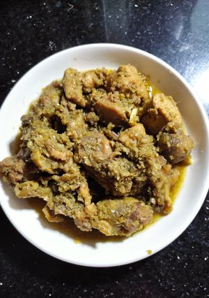 Hình của món Gà kho sả.