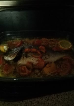 Una foto de Dorada con gambas y tomates