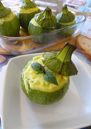 Foto di Cestini di zucchina ripieni