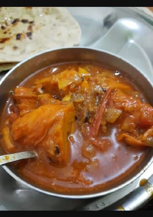 A picture of Soya chaap gravy.