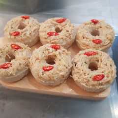 รูปของ Donut sushi aka lemper ayam tanpa daun