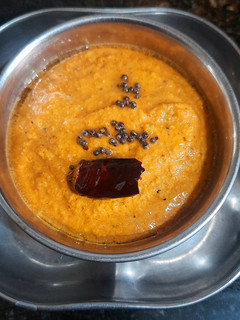 வெங்காய தக்காளி கார சட்னி(onion tomato chutney recipe in tamil) செய்முறை முக்கிய புகைப்படம்