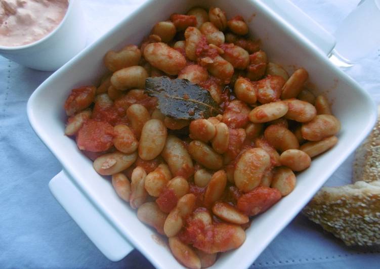 Simple Way to Prepare Any-night-of-the-week Oven baked Giant White Beans (Gigantes sto fourno)