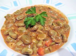 Una foto de Habas congeladas en salsa de carne de ñora a las hierbas