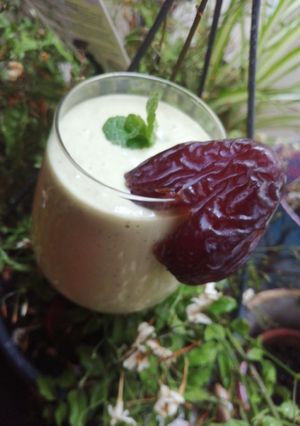 Une photo de Smoothie avocat dattes MEDJOUL