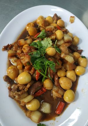 Hình của món Thịt kho trứng cút.