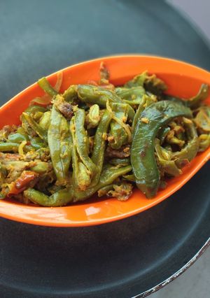 A picture of Masala flat beans.