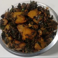 A picture of Aloo palak.
