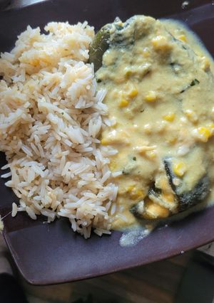 Una foto de Chiles rellenos en crema de elote "fácil y delicioso"