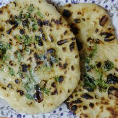 A picture of Garlic Nan.