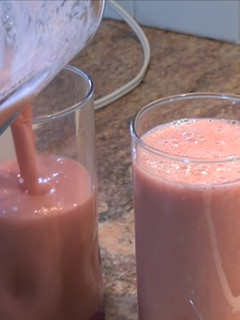 Una foto de Jugo Rosa (Fresa, Pepino y Espinaca)