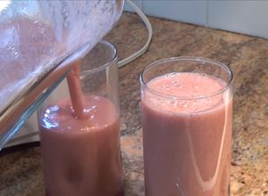 Una foto de Jugo Rosa (Fresa, Pepino y Espinaca)