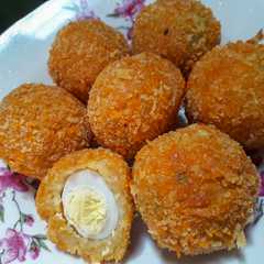 รูปของ Bola Sempol Ayam isi Telur Puyuh