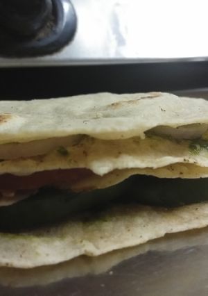 A picture of Roti sandwich.