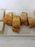 Bocadillo de atún y cuadraditos de paté
