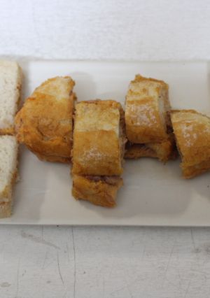 Una foto de Bocadillo de atún y cuadraditos de paté