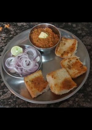 पाव भाजी (Pav bhaji recipe in Hindi) रेसिपी मुख्य फोटो