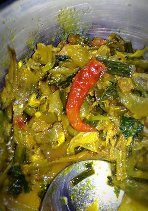 A picture of Spring onion stir fry.