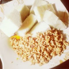 A picture of Boiled yam & omellete.