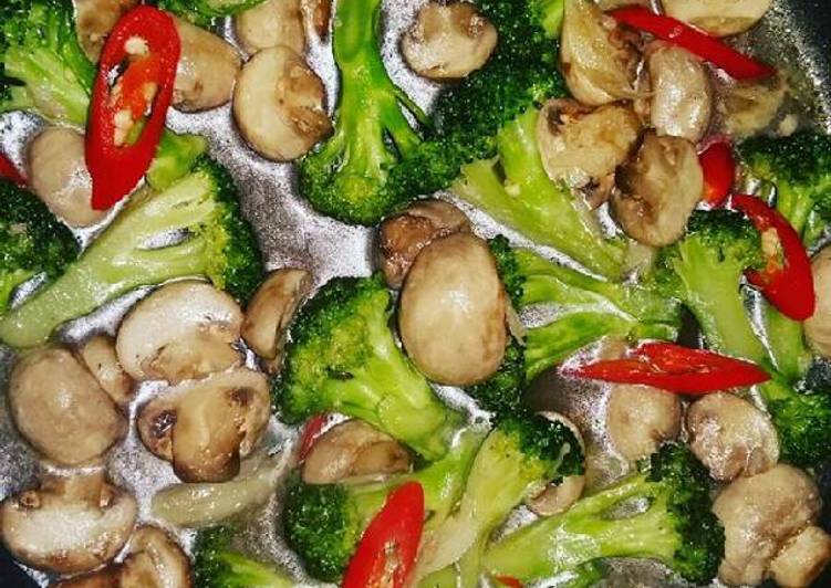 Cara Gampang Menyiapkan Cah Jamur Kancing Brokoli, Bikin Ngiler