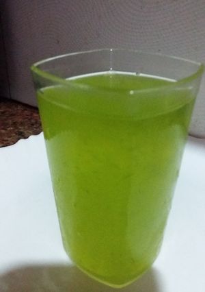 A picture of Kiwi juice.