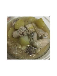 A picture of Tinola (chicken soup).