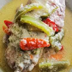 A picture of Garang Asem Ayam Tanpa Bungkus Daun Pisang.
