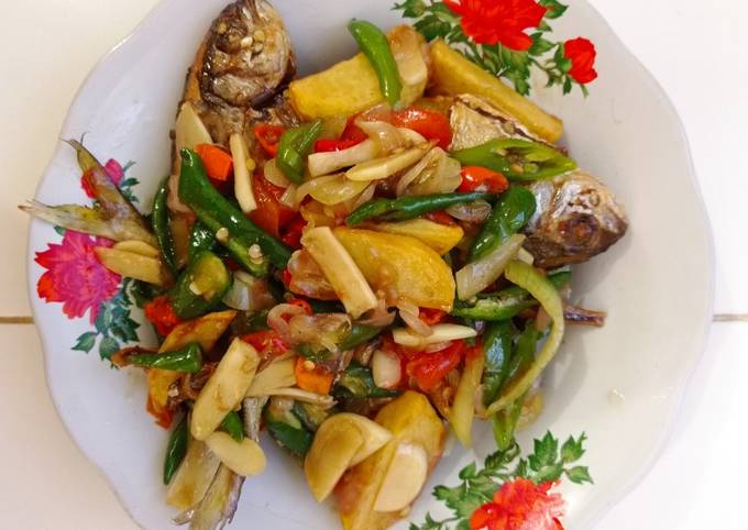 Bagaimana Menyiapkan Sambel Ijo Ikan Selar Kentang Teri Anti Gagal