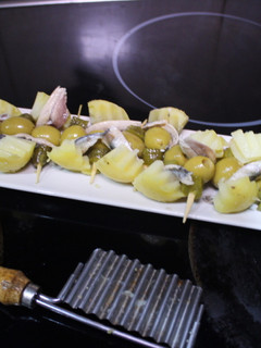 Una foto de Pinchos de boquerones en vinagre con patatas