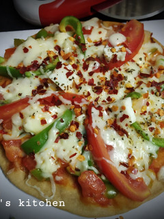 પિઝા (pizza recipe in gujarati) રેસીપી મુખ્ય ફોટો