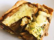 Una foto de quiche de berenjena