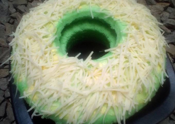 Resep Bolu kukus pandan sederhana toping keju Resep Bolu kukus pandan sederhana toping keju