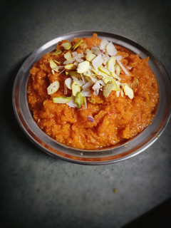 ગાજરનો હલવો (Carrot Halwa Recipe In Gujarati) રેસીપી મુખ્ય ફોટો