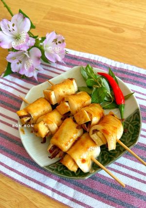 Hình của món Nấm Đùi Gà Cuộn Sốt Nước Tương Chay.