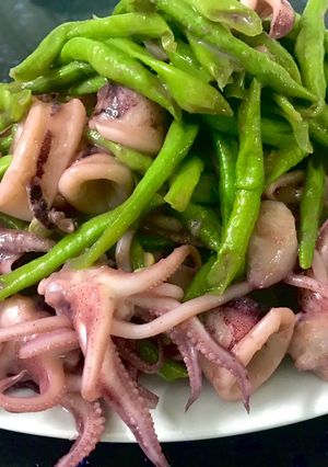 Hình của món Mực 🦑 Ống Xào Đỗ Đũa.
