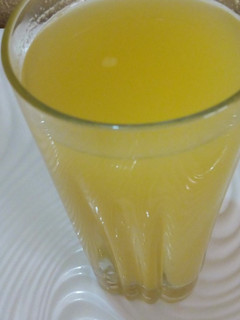 A picture of Sugarcane juice.