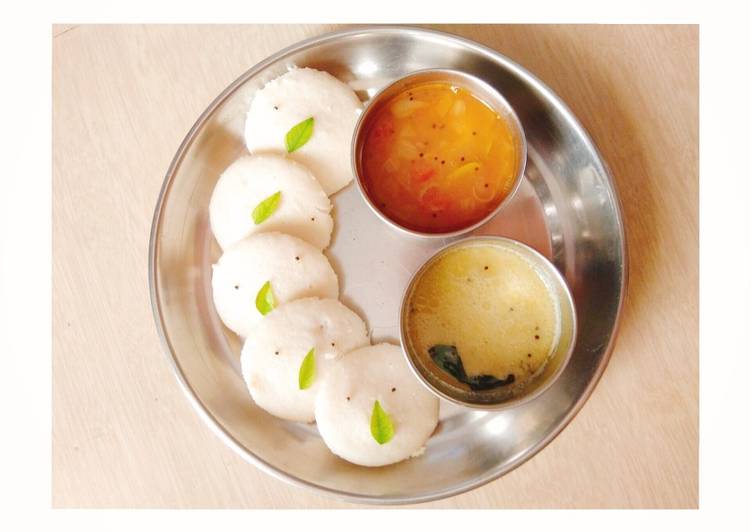 Recipe: To Try At Home Idli wit sambhar and chutney