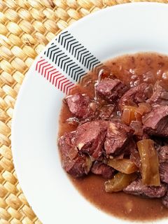 Una foto de Pollo con piña al vino tinto