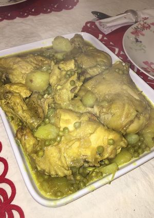 Foto principal de Pollo con papas y guisantes