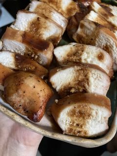Hình của món Ức gà nướng.