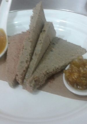 Una foto de Paté de pato con chutney de tomatillo