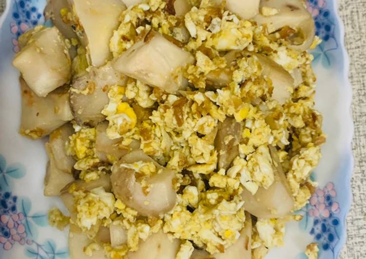 Bagaimana Menyiapkan Jamur enoki telur, Enak Banget