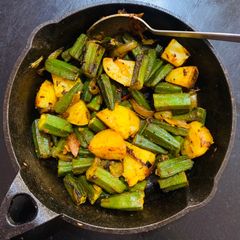 A picture of Vindi Aloo fry (Okra Potato fry).