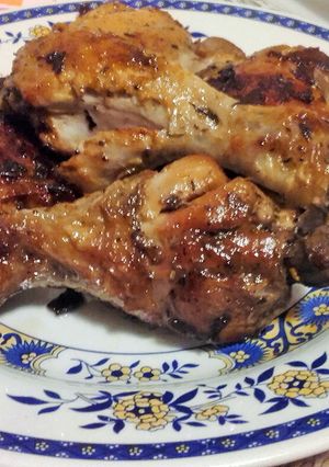 Una foto de Pollo rostizado y papitas a la sartén
