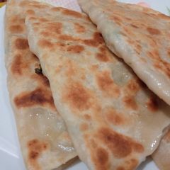 A picture of Chicken aloo paratha.