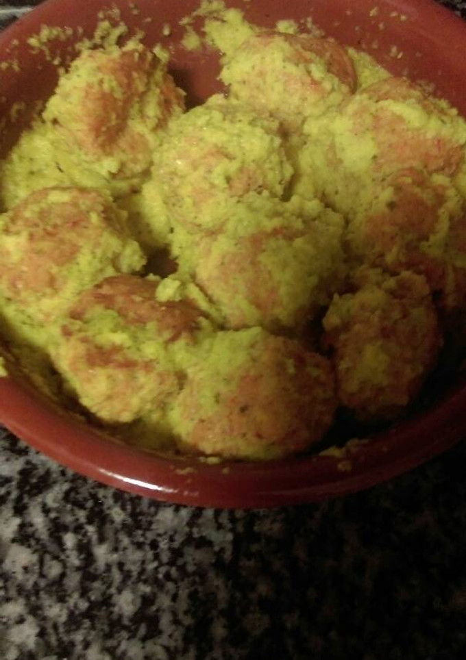 Una foto de Albóndigas de merluza y pimientos asados