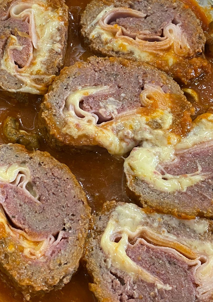 Una foto de Rollo de carne en salsa oporto