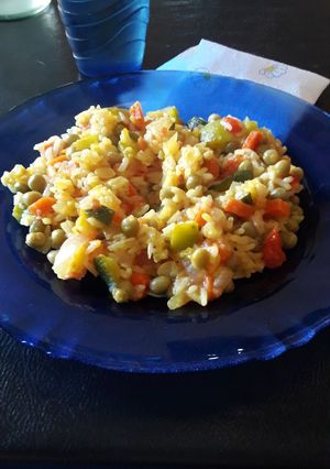 Una foto de Arroz blanco con verduras a mi manera