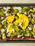 Pizza Integral con Queso, Huevo Frito y Aguacate