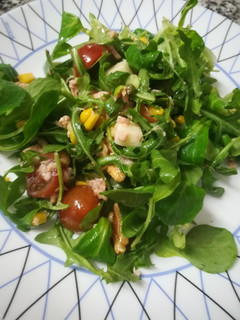 Una foto de Ensalada de canónigos y rúcula